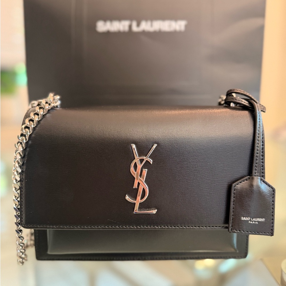 Saint Laurent SUNSET MEDIUM IN SMOOTH LEATHER
NOIR